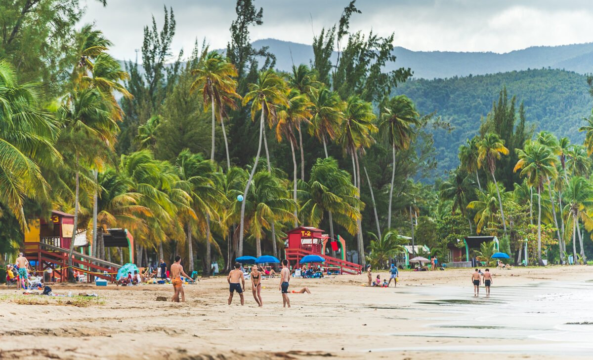 People enjoying Luquillo beach in Puerto Rico © Joel Hartz