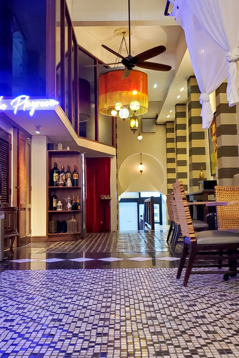 Lobby and speakeasy bar (upstairs) in the CasaBlanca Hotel © Joel Hartz