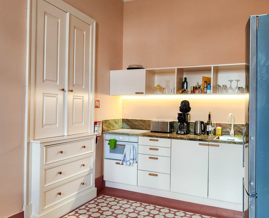 View of the kitchen in a short term stay in Vila Real de Santo Antonio © Joel Hartz